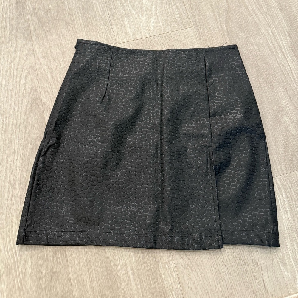 SHEIN Black Textured Mini Skirt